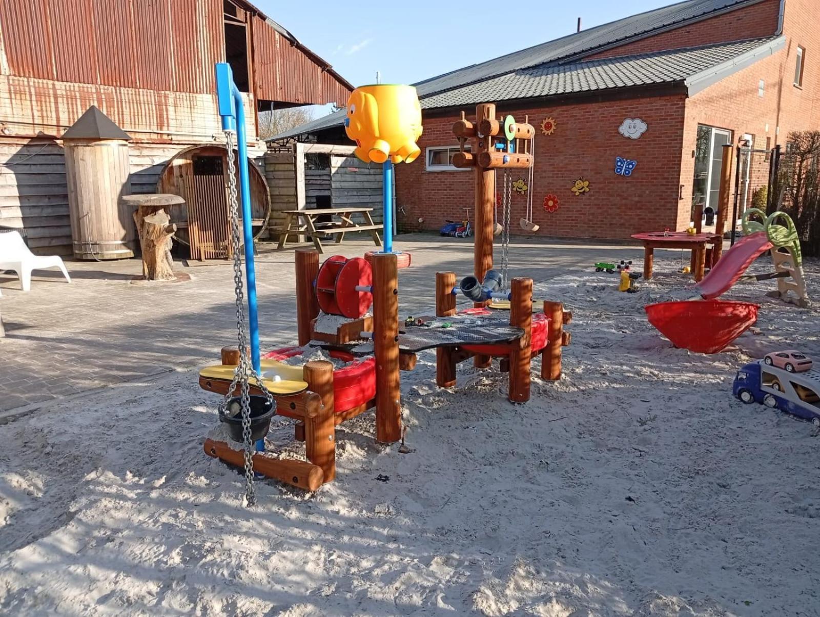 De Smishoeve Met Kinderpret, Dieren En Wellness Heers Exterior foto