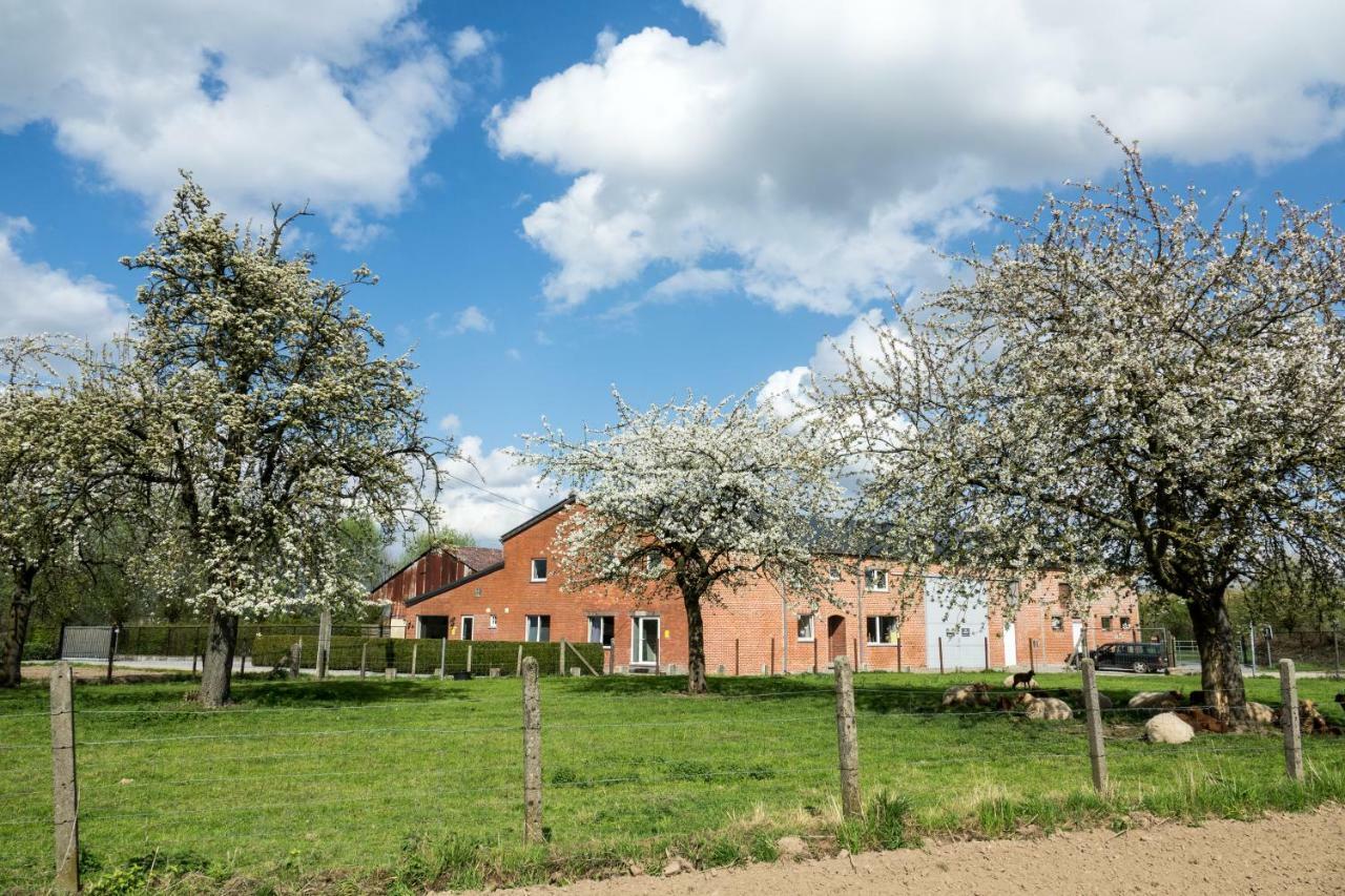 De Smishoeve Met Kinderpret, Dieren En Wellness Heers Exterior foto